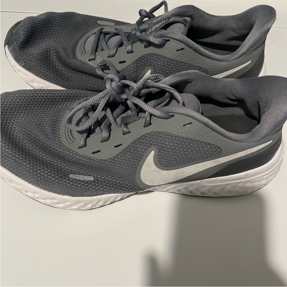 Nike Revolution 5 trainers shoes Women’s 10.5